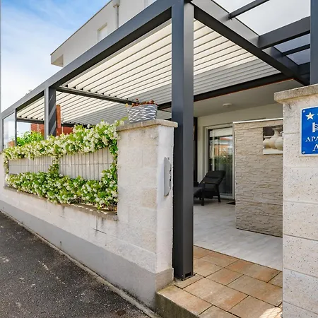 Anna House With * Ουμάγκ