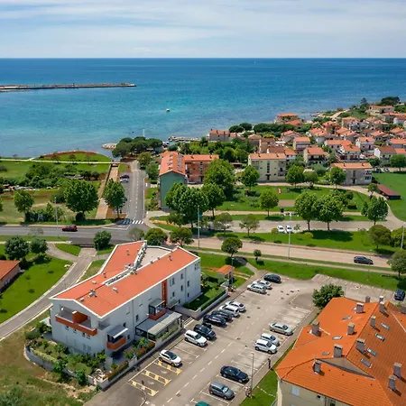Anna House With Apartment Umag